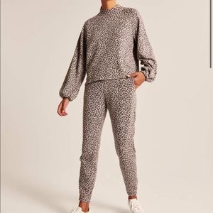 Abercrombie & Fitch | Matching Sweats Set